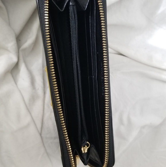 Michael Kors Clutch/Wallet - Picture 7 of 8